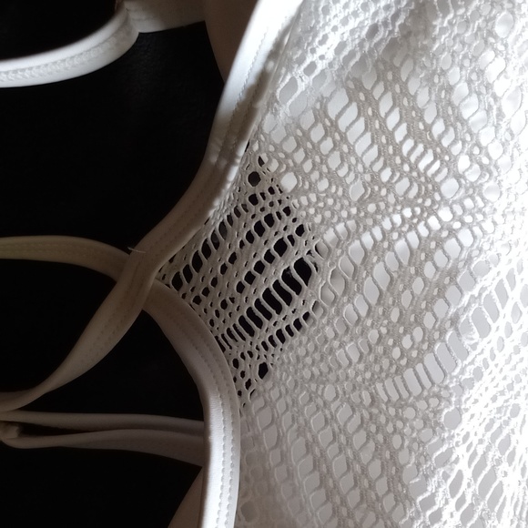 Time and Tru crochet high neck halter top - Picture 5 of 6